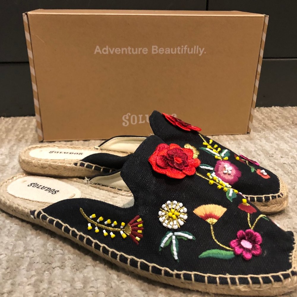 SOLUDOS- FLORAL EMBELLISHED ESPADRILL MULES